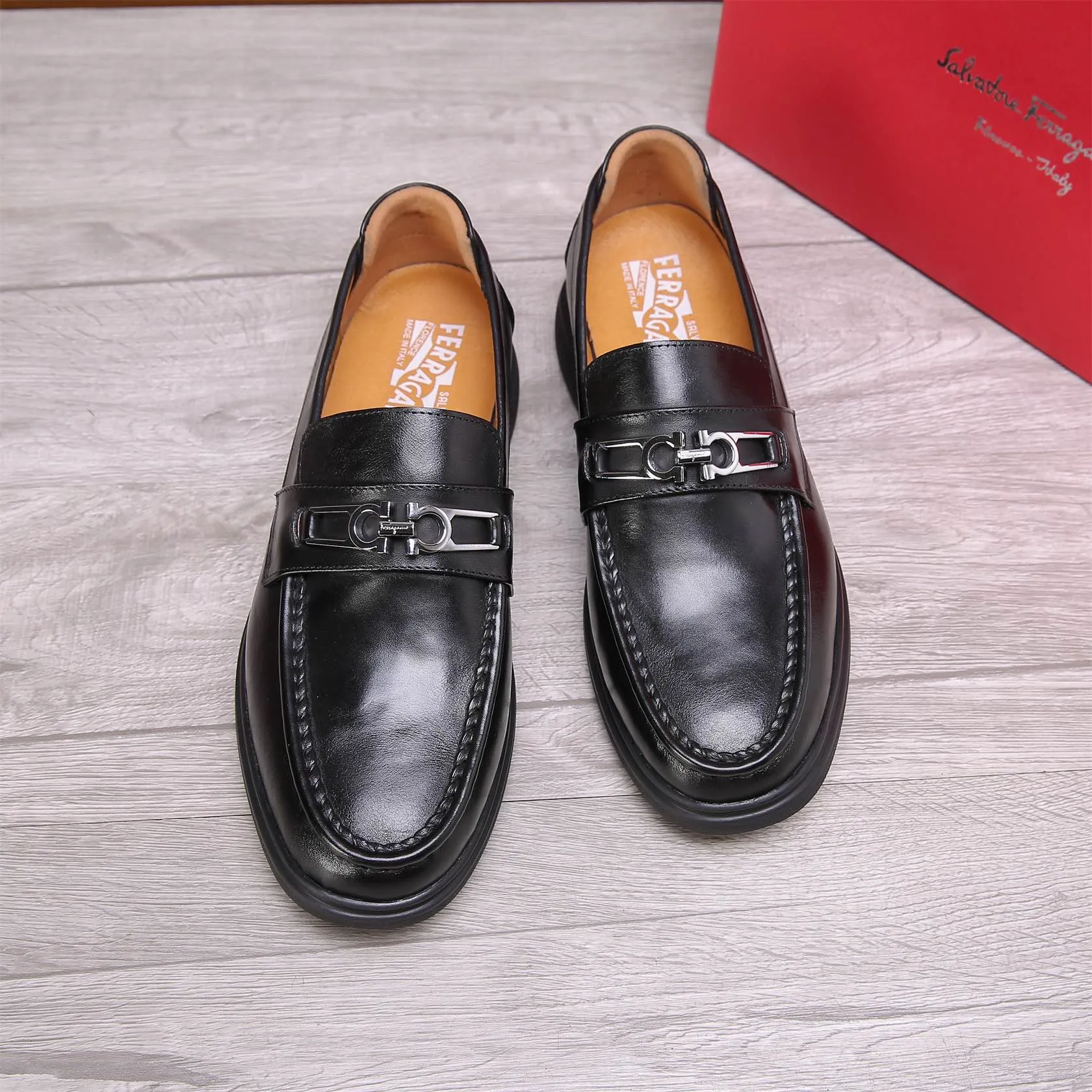 Men's shoes 💰460 🕷🕷🐂【Ferragamo】Ferragamo Popular fashionable casual shoes🇨🇳Official website counter 1:1 production, original mold opening💯Good quality visible, imported high-end first-layer waxed calfskin, water-dyed🐂leather lining🌿very clear texture, high-quality waterproof, non-slip and wear-resistant outsole🎋high quality and low price, truly handmade🍓Black optional! Code number 38-44 (45-46 customized)......